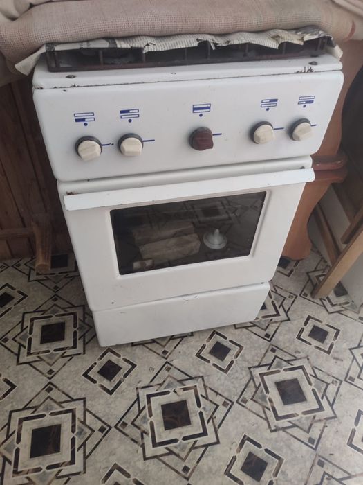 Продам газовую плиту