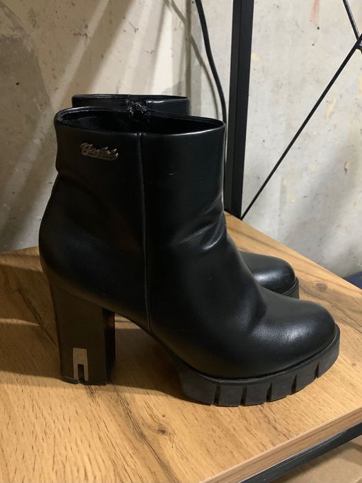 Обувь женская, полусапожки, ботинки, туфли, кроссовки