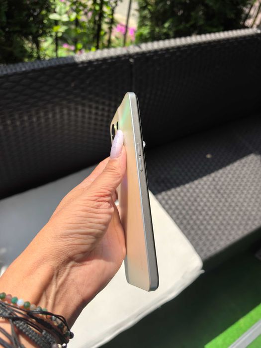 Vând urgent oppo reno 8 5G impecabil