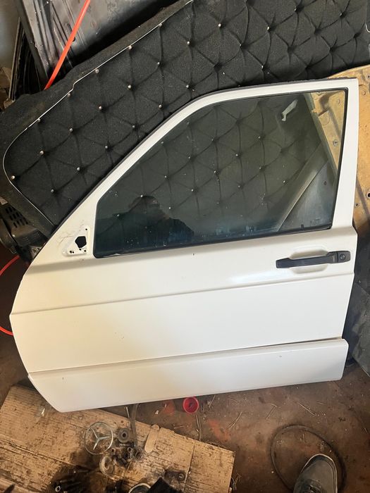 продам двери мерседес 190