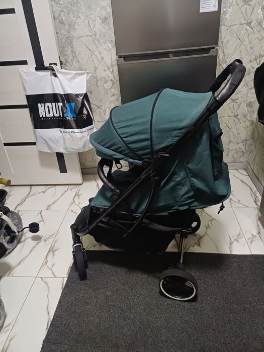 Продаётся фирменный коляска чемодан Pierre carden