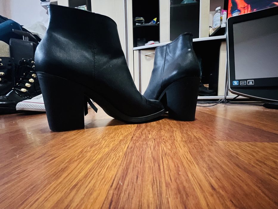 Ghete cu toc de la H&M dama