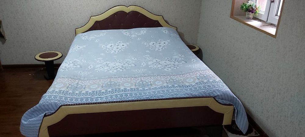 Saplniy kravat sotiladi srochna