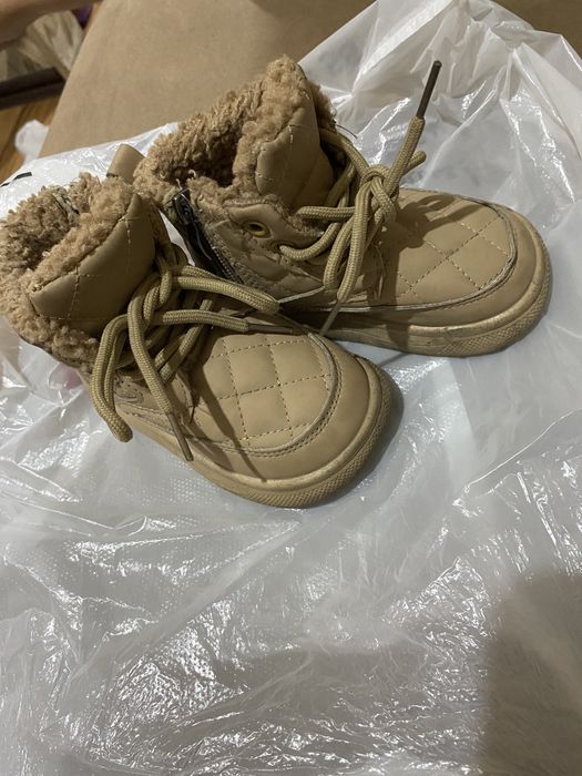 Продам обувь детскую