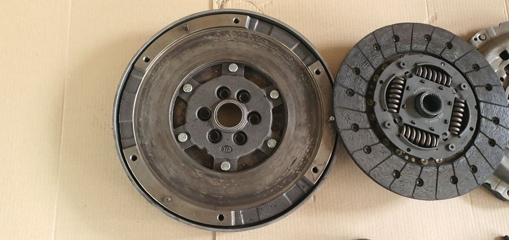 Kit ambreiaj luk volanta masa dubla 2.0 1.9 tdi BLB BRE BRD BPW AVF BGW audi a4 b7  audi a4 b6 audi a6 c6 passat b5.5