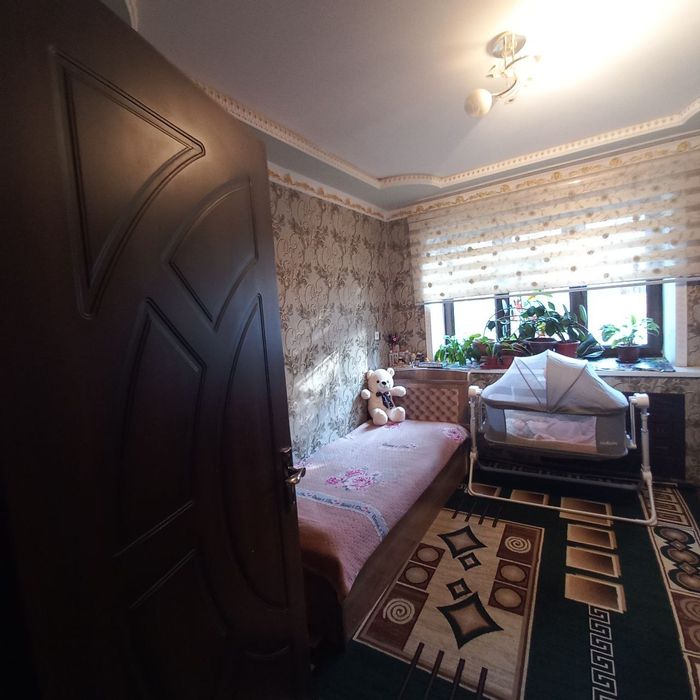 Uy sotiladi 3 xona yevro remont