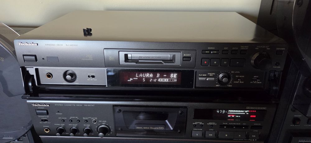 Minidisc technics SJ-MD100 cu telecomanda originala  in stare perfecta de functionare.