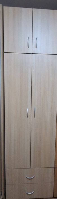 Продавам 2 двукрилни  гардероба