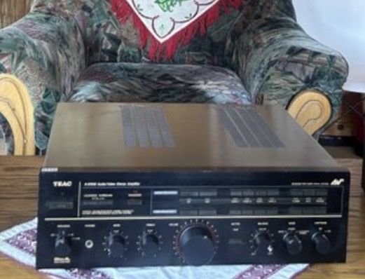 Vand amplificator Teac 2x110w
