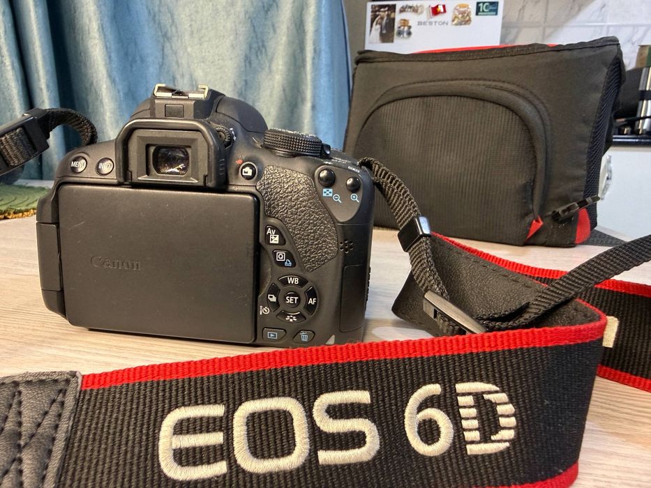 Продам фотоаппарат Canon EOS 700D