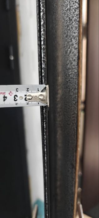 Продам  Металлическую ДВЕРЬ