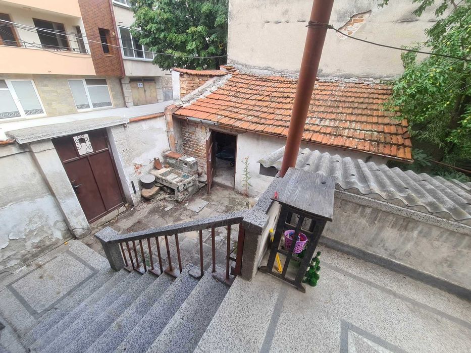 КЪЩА в кв. Училищни, град Хасково