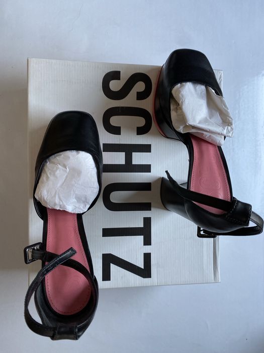 Продавам обувки SCHUTZ