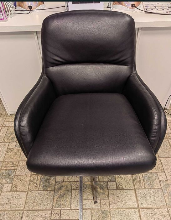 Кожени столове в перфектно състояние