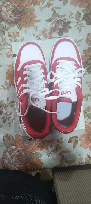 Нови кецове Adidas