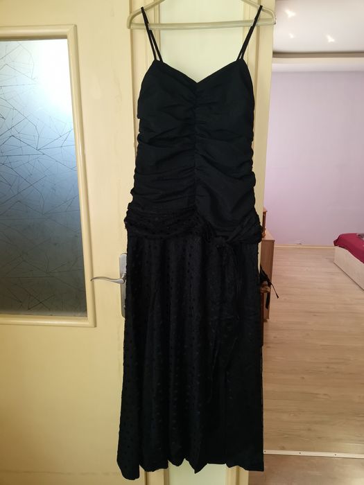 Черна бална рокля