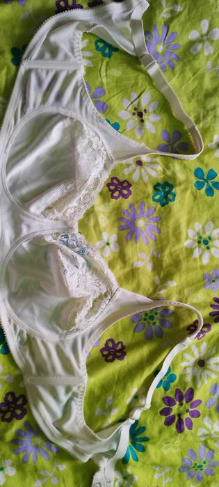 Sutien clasic cu dantela, alb cu barete late de: Triumph! Purtat 1data