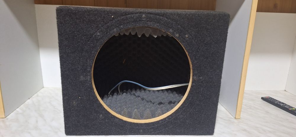250 lei Incinta subwoofer cu amplificare Emphaser