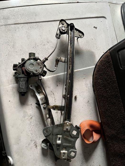 Продам водительский стеклоподъемник марк/чайзер 90