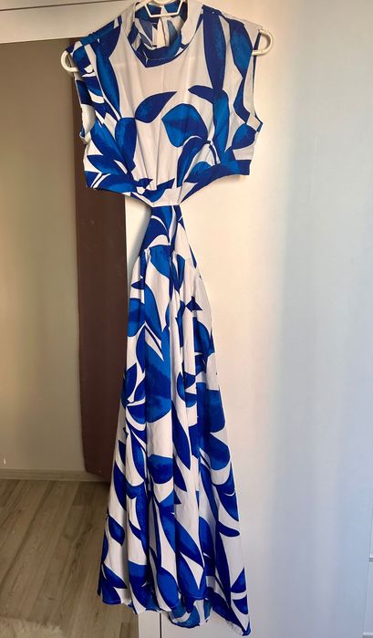 Красива лятна рокля в синьо и бяло