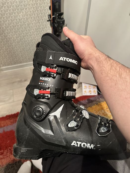 Продам лыжи atomic