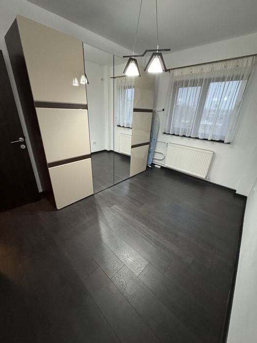 Apartament 4 camere de inchiriat