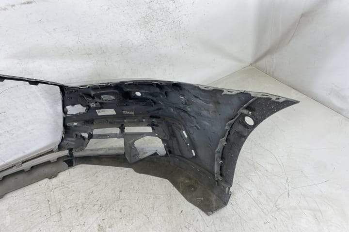 Предна Броня Оригинална със Сензори и Мивка в Добро Състояние Ауди А8