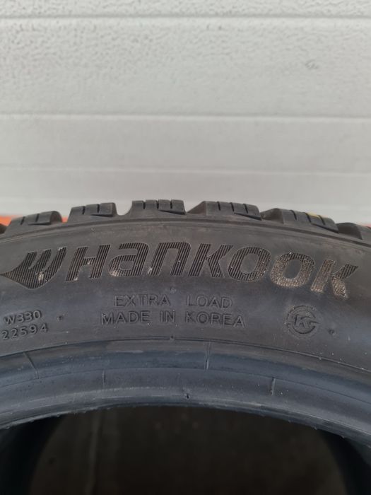Зимни гуми 2 броя HANKOOK WinterIcept Evo3 245 40 R18 дот 2722