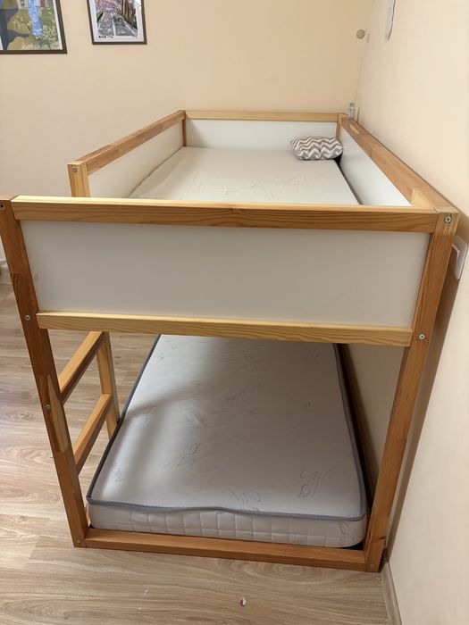 Двуетажно детско легло ikea с матрак