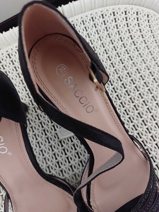 Sandale negre cu toc marimea 39