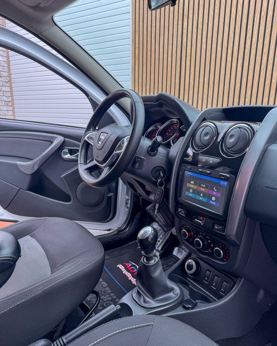 Dacia DUSTER 1,5 DCI  4X4 An 2017 / 10 . 73 000 km . RAR+ITP . Garantie 12 luni .Rate fixe