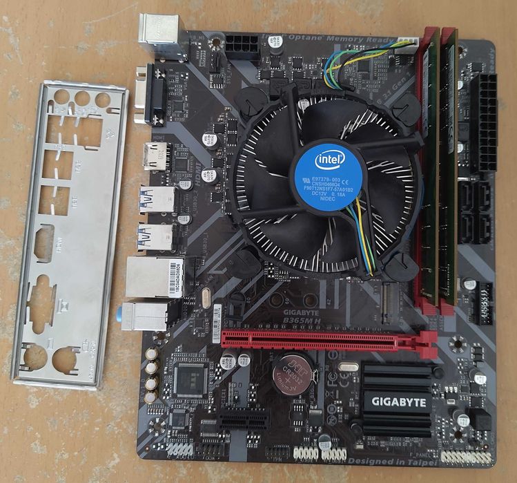 Kit i3 8100 + Gigabyte B365H + 16GB Ram DDR4 + Cooler Stock