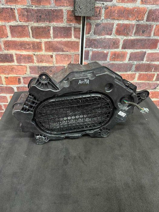Subwoofer Aston Martin DBX