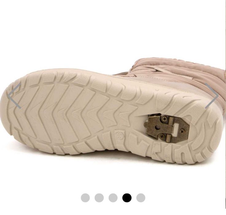 Топли боти със специално приспособление против пързаляне