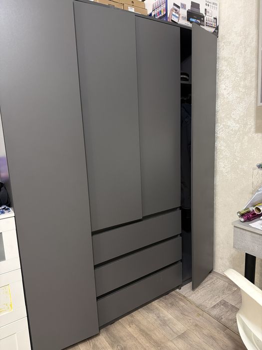 Шкаф для одежды 200 см высота и 160 ширина. Глубина 50