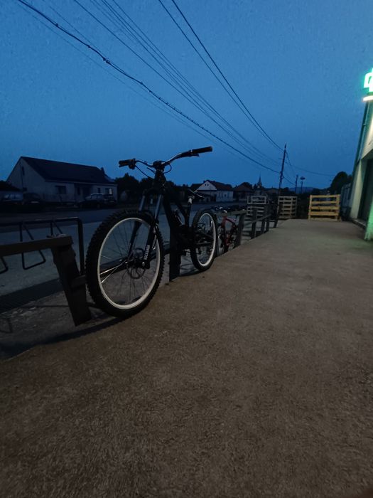 Vând urgent bicicleta downhill/freeride  yt tues 2.0 ltd