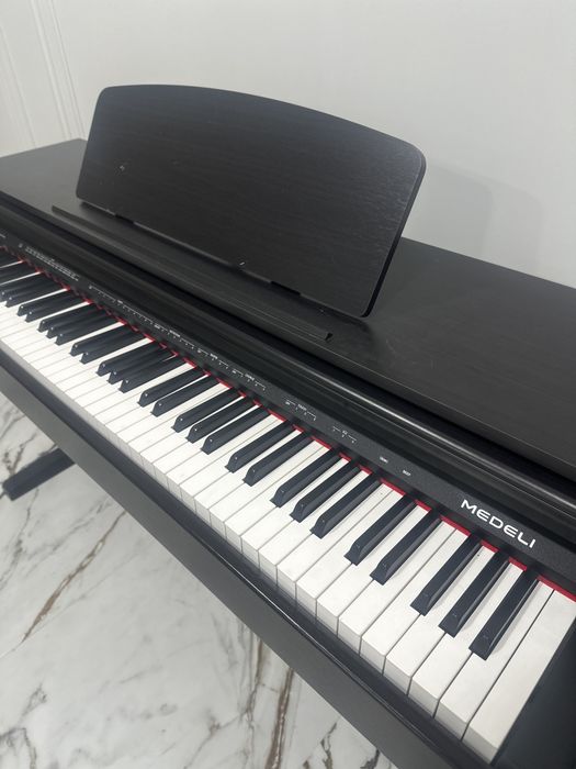 Продается пианино Medeli DP250Rb