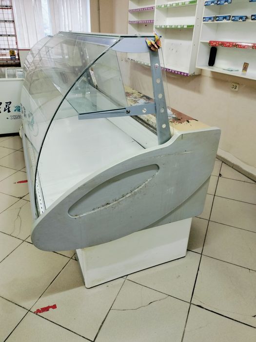 Продам холодильные витрины б/у