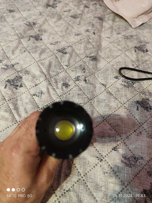 Фенер със зум и зарядна батерия