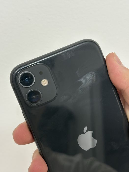 Телефон: Iphone 11