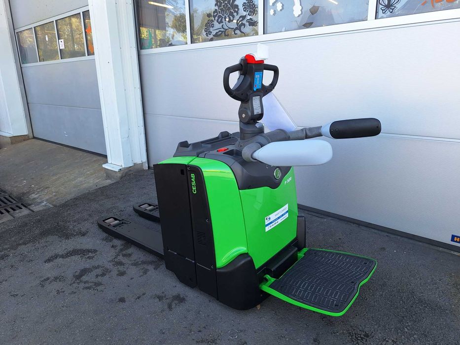 Електрическа палетна количка CESAB P320 с платформа (НОВА)