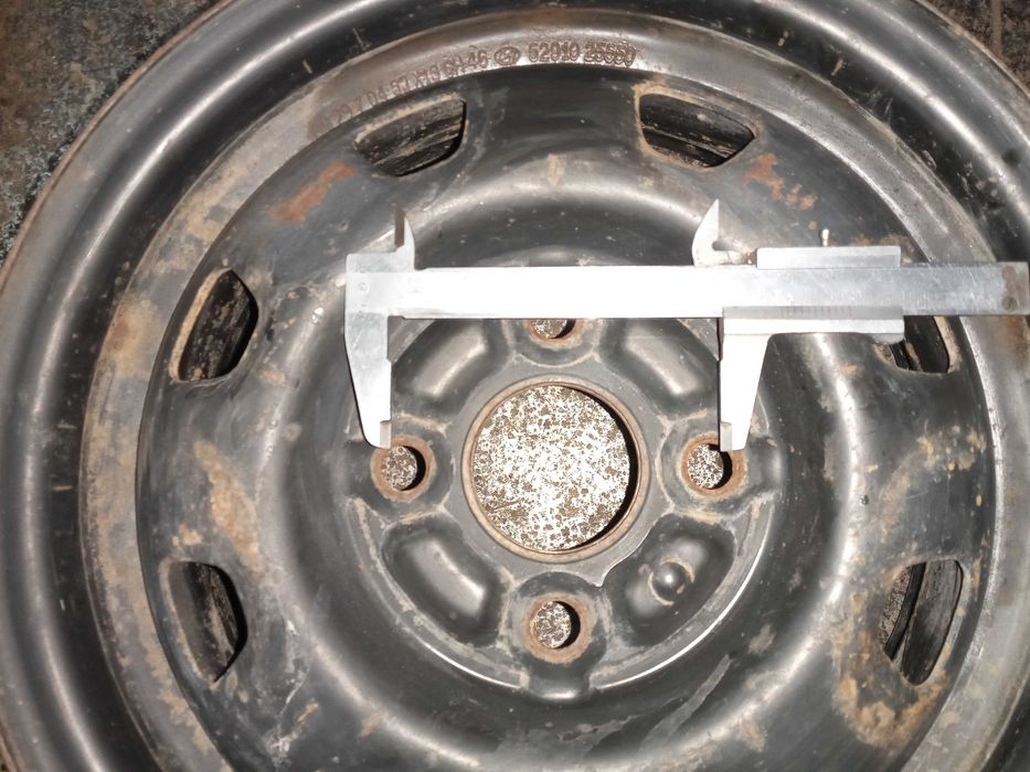 Хюндай. Диски на 13- 4 штуки,б/у