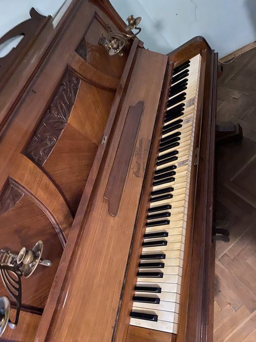 Пиано от времето на Соца