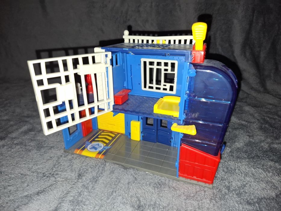 sectia de politie playset police station din gama superzings