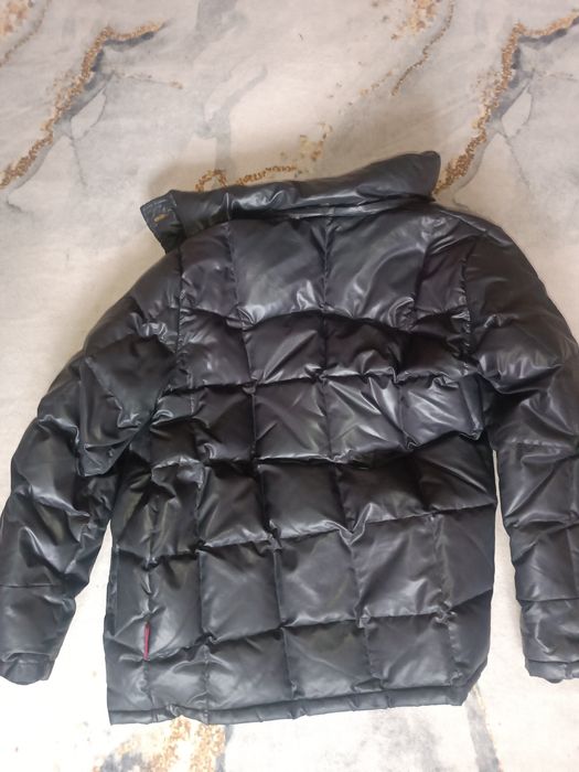 Продам черную куртку