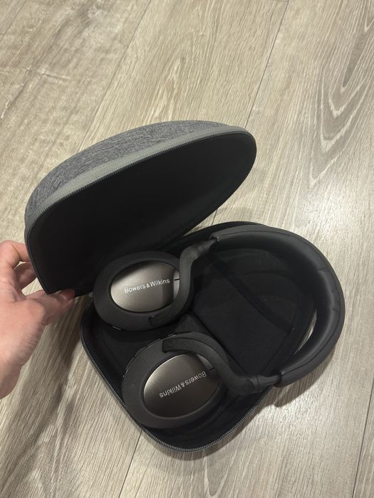 Bowers&Wilkins PX7 Noise Cancelling wireless headphones