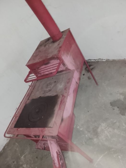 Vând sobă tip cizma din tabla in stare foarte buna