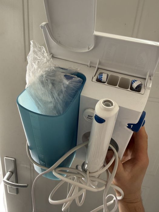 Irigator bucal Braun Oral-B OxyJet 3724 cu rezervor 600ml + 2 capete duze - stare buna
