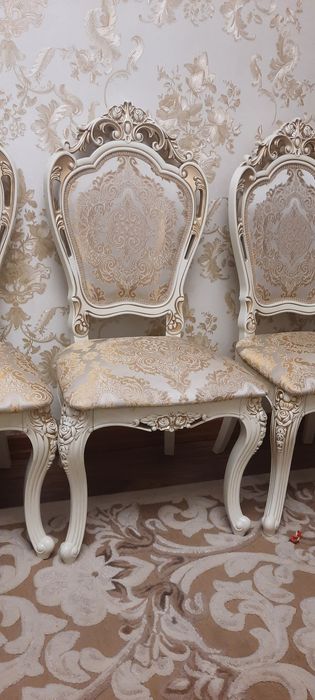 Стол и стулья продам