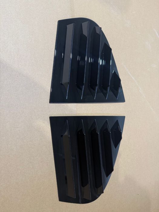 Ornamente Aero geamuri spate BMW seria 5 E60(2004-2010) negru lucios